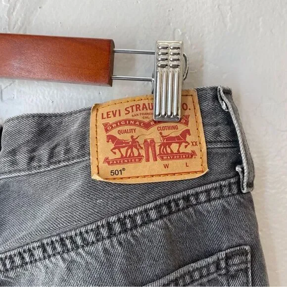 Levi’s 501 High Rise Raw Hem Straight Leg Cropped Jeans in Get Off My Cloud - Picture 11 of 15